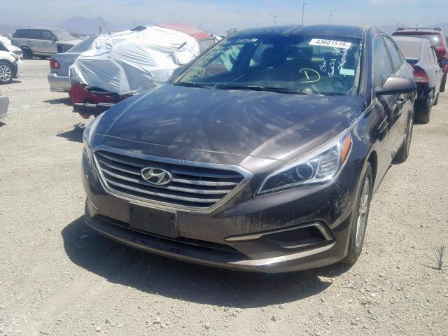 5NPE24AF8HH452593 - 2017 HYUNDAI SONATA SE BROWN photo 2