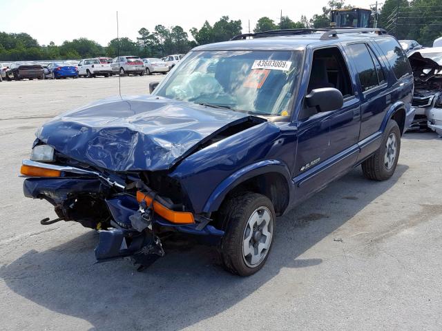 1GNDT13W72K231717 - 2002 CHEVROLET BLAZER BLUE photo 2