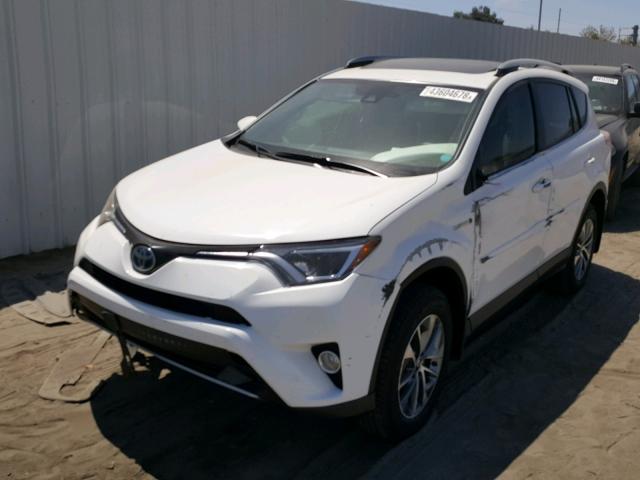 JTMRJREV8HD085221 - 2017 TOYOTA RAV4 HV LE WHITE photo 2