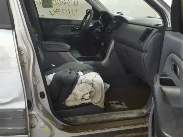 2HKYF18174H595622 - 2004 HONDA PILOT LX SILVER photo 5