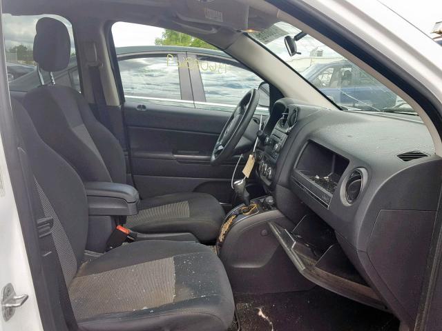 1J4NF1FBXBD215636 - 2011 JEEP COMPASS SP თეთრი ფოტო 5