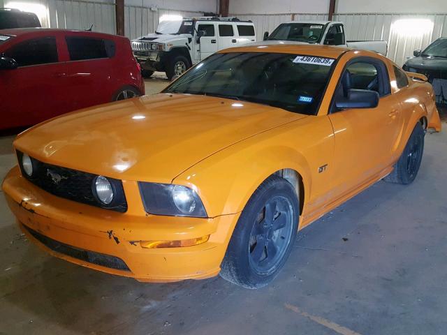 1ZVHT82H185132532 - 2008 FORD MUSTANG GT YELLOW photo 2