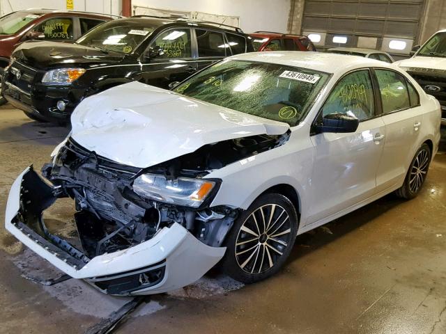 3VWD17AJ3GM276613 - 2016 VOLKSWAGEN JETTA SPOR WHITE photo 2