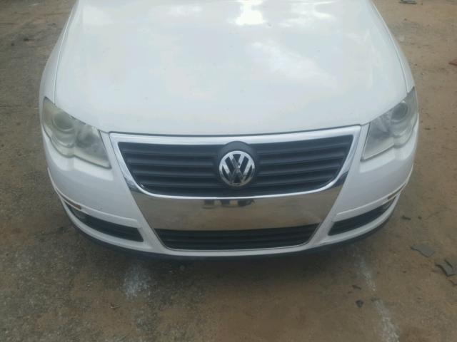 WVWJK7AN1AE144694 - 2010 VOLKSWAGEN PASSAT KOM WHITE photo 9