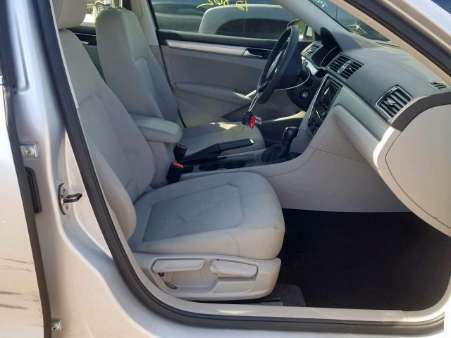 1VWAT7A33HC033904 - 2017 VOLKSWAGEN PASSAT S SILVER photo 5