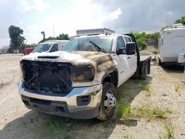 1GD42VCY1HF132392 - 2017 GMC SIERRA K35 WHITE photo 2