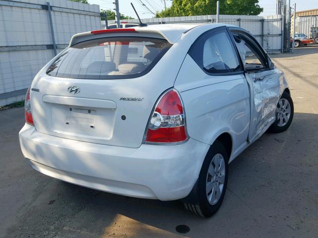 KMHCM36C39U134829 - 2009 HYUNDAI ACCENT GS WHITE photo 4