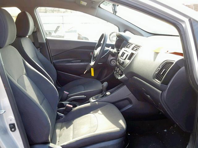 KNADM4A36E6374572 - 2014 KIA RIO LX SILVER photo 5