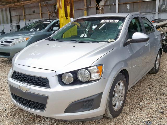 1G1JA5SH9C4122217 - 2012 CHEVROLET SONIC LS 银色 照片 2