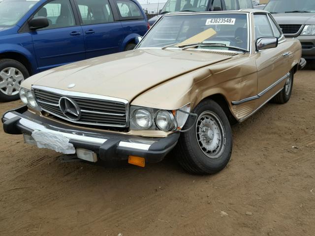 WDBBA45A7CB018744 - 1982 MERCEDES-BENZ 380 SL GOLD photo 2