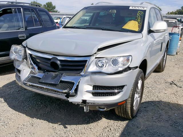 WVGBE77L78D058187 - 2008 VOLKSWAGEN TOUAREG 2 SILVER photo 2