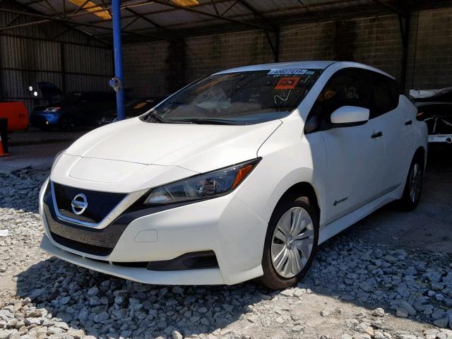 1N4AZ1CP9JC302577 - 2018 NISSAN LEAF S WHITE photo 2