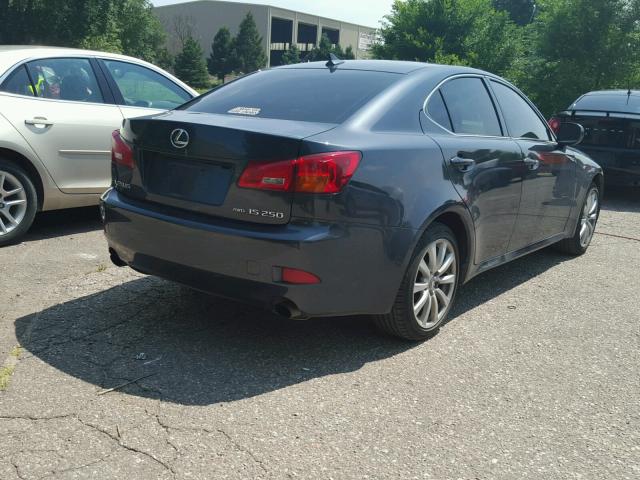 JTHCK262272018105 - 2007 LEXUS IS 250 GRAY photo 4