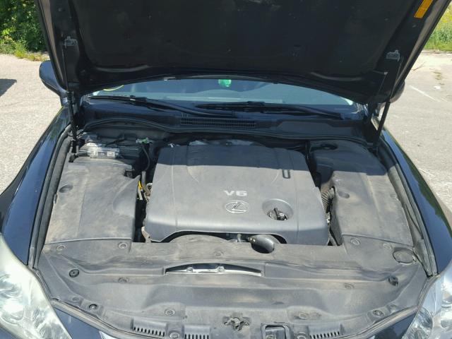 JTHCK262272018105 - 2007 LEXUS IS 250 GRAY photo 7