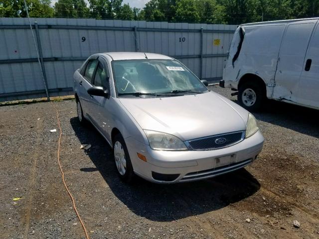 1FAFP34N95W232846 - 2005 FORD FOCUS ZX4 SILVER photo 1