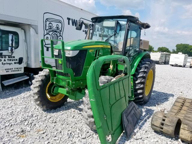 1P06115DVDM051228 - 2013 JOHN DEERE TRACTOR GREEN photo 2