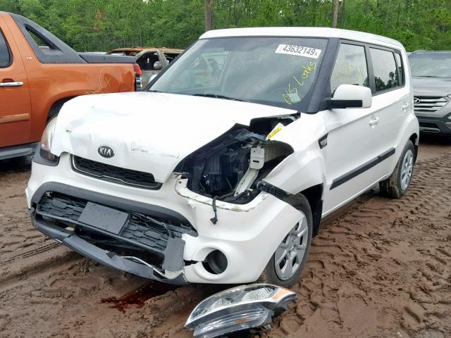 KNDJT2A51D7502854 - 2013 KIA SOUL WHITE photo 2