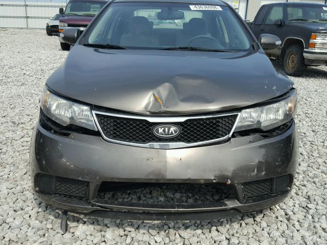 KNAFU4A23A5214827 - 2010 KIA FORTE EX GRAY photo 9