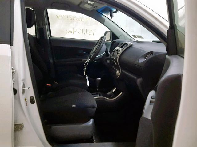 JTKKUPB4XD1035580 - 2013 TOYOTA SCION XD WHITE photo 5