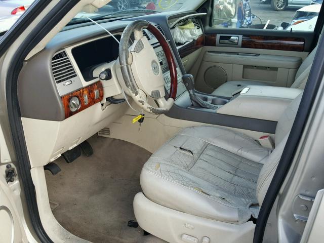 5LMFU27RX4LJ20948 - 2004 LINCOLN NAVIGATOR Beige Foto 5