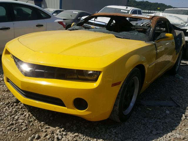 2G1FA1E34D9224635 - 2013 CHEVROLET CAMARO LS YELLOW photo 2