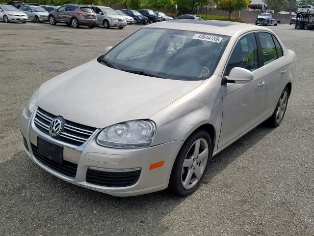 3VWRL7AJ1AM147762 - 2010 VOLKSWAGEN JETTA TDI SILVER photo 2