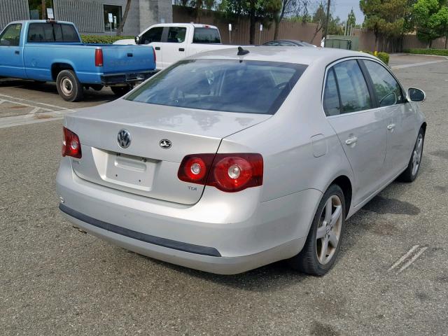 3VWRL7AJ1AM147762 - 2010 VOLKSWAGEN JETTA TDI SILVER photo 4