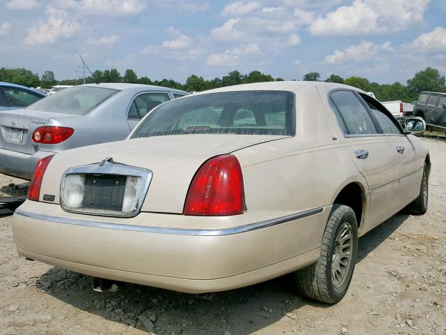 1LNHM83W5XY690907 - 1999 LINCOLN TOWN CAR C WHITE photo 4