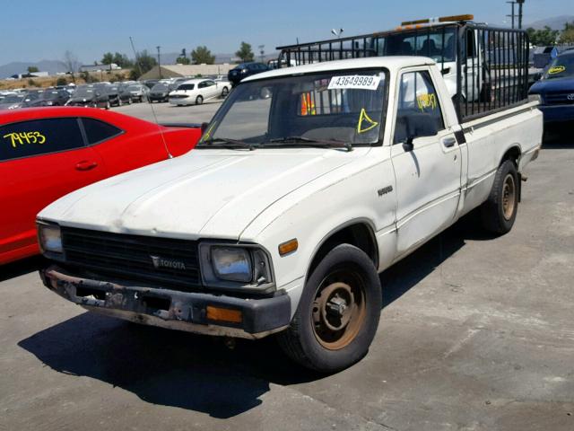 JT4RN44D1C0064534 - 1982 TOYOTA PICKUP / C WHITE photo 2