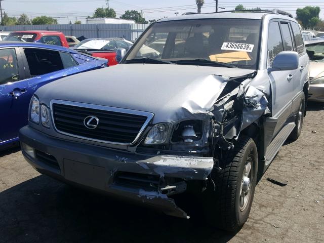 JTJHT00W423516357 - 2002 LEXUS LX 470 WHITE photo 2