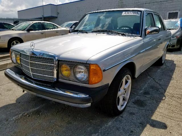 WDBAB33A1CB009222 - 1982 MERCEDES-BENZ 300 DT SILVER photo 2