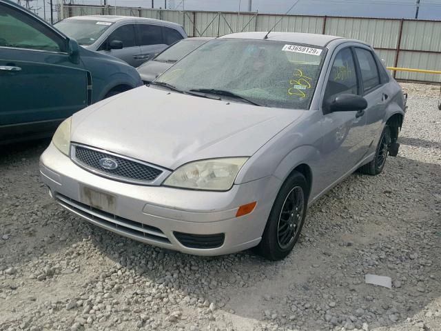 1FAFP34N37W331441 - 2007 FORD FOCUS ZX4 SILVER photo 2