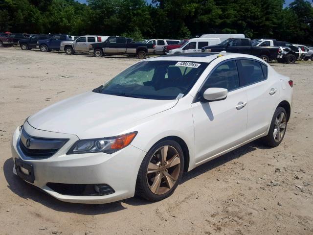 19VDE1F72DE008779 - 2013 ACURA ILX 20 TEC WHITE photo 2