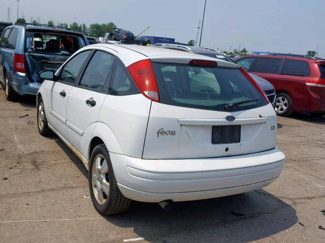 3FAFP37353R189438 - 2003 FORD FOCUS ZX5 WHITE photo 3