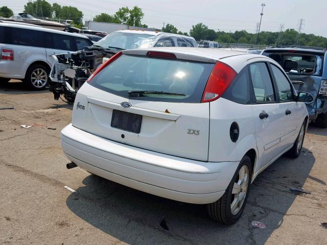 3FAFP37353R189438 - 2003 FORD FOCUS ZX5 WHITE photo 4