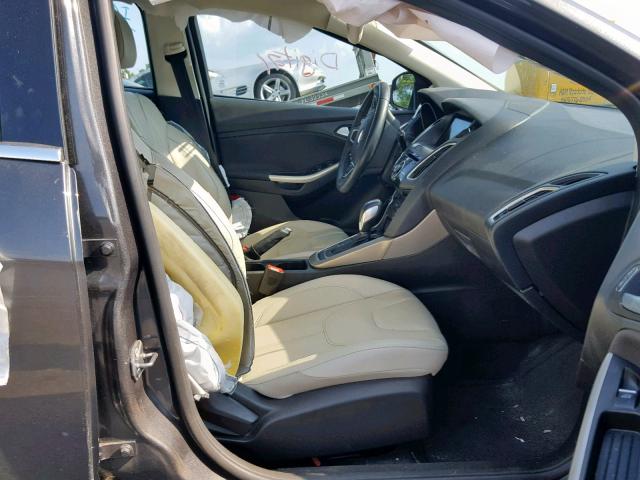 1FADP3N23JL251898 - 2018 FORD FOCUS TITA GRAY photo 5