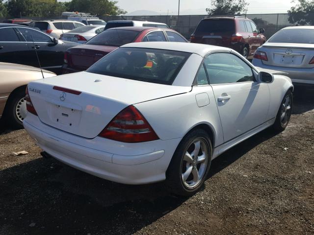 WDBKK65F61F207878 - 2001 MERCEDES-BENZ SLK 320 WHITE photo 4