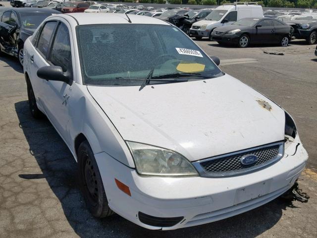 1FAFP34N55W174895 - 2005 FORD FOCUS ZX4 WHITE photo 1