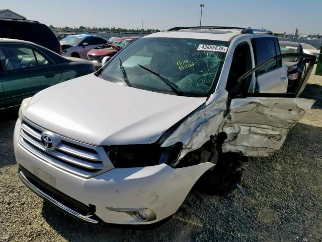 5TDDK3EH8BS053685 - 2011 TOYOTA HIGHLANDER WHITE photo 2