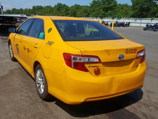 4T1BD1FK1EU100406 - 2014 TOYOTA CAMRY HYBR YELLOW photo 3