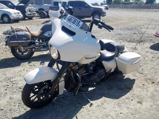 1HD1KRC16JB644114 - 2018 HARLEY-DAVIDSON FLHXS STRE WHITE photo 2