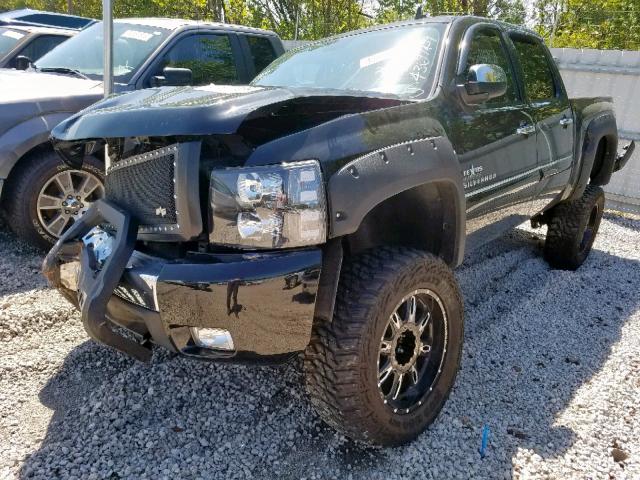 3GCPKSE32BG293454 - 2011 CHEVROLET SILVERADO BLACK photo 2