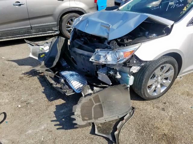 1G4GC5GD6BF263892 - 2011 BUICK LACROSSE C SILVER photo 9