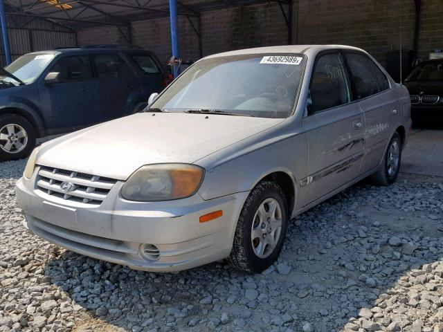 KMHCG45C55U662509 - 2005 HYUNDAI ACCENT GL SILVER photo 2