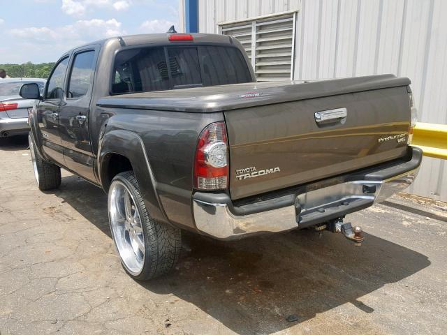 5TFJU4GN6FX080664 - 2015 TOYOTA TACOMA DOU BROWN photo 3