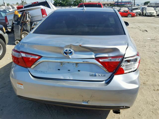 4T1BD1FK5HU216390 - 2017 TOYOTA CAMRY HYBR SILVER photo 9