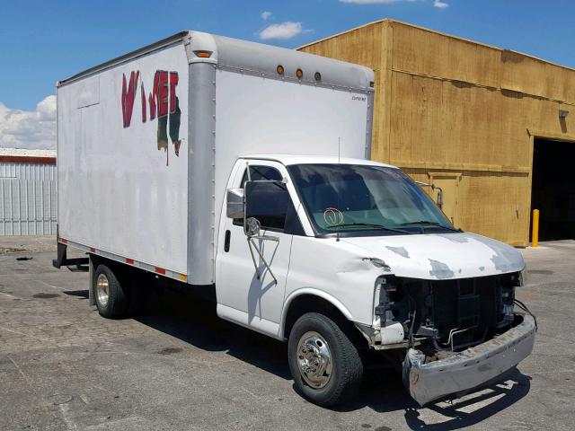 1GBJG31U041162721 - 2004 CHEVROLET 3500 WHITE photo 1