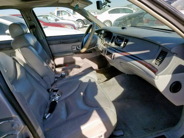 1LNLM83W1VY738510 - 1997 LINCOLN TOWN CAR C SILVER photo 5