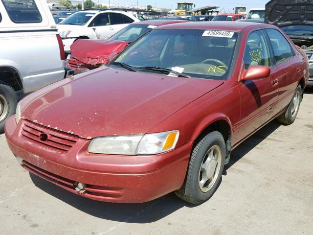 4T1BG22K3WU305634 - 1998 TOYOTA CAMRY CE RED photo 2