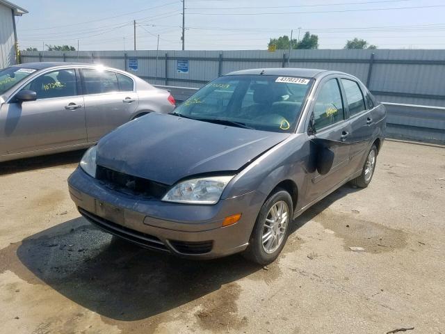 1FAFP34N16W159683 - 2006 FORD FOCUS ZX4 GRAY photo 2
